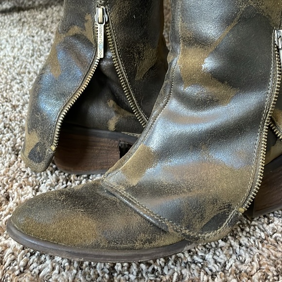 Donald J. Pliner Devi3 tall suede boot in olive 7.5 - Picture 5 of 11